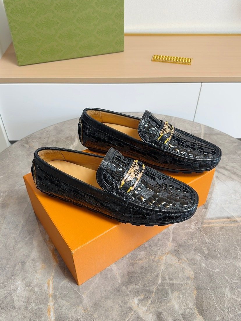 Men's Black Embossed Buckle Loafers