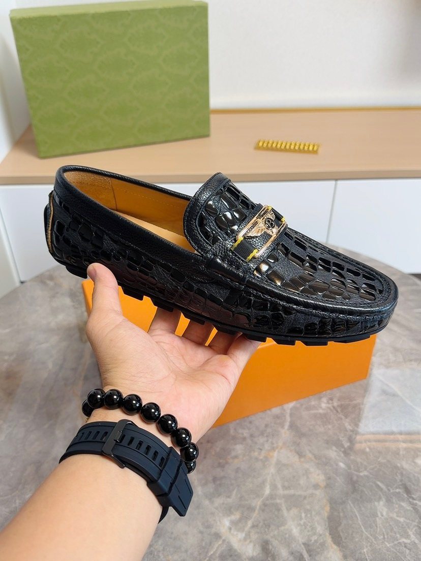 Men's Black Embossed Buckle Loafers