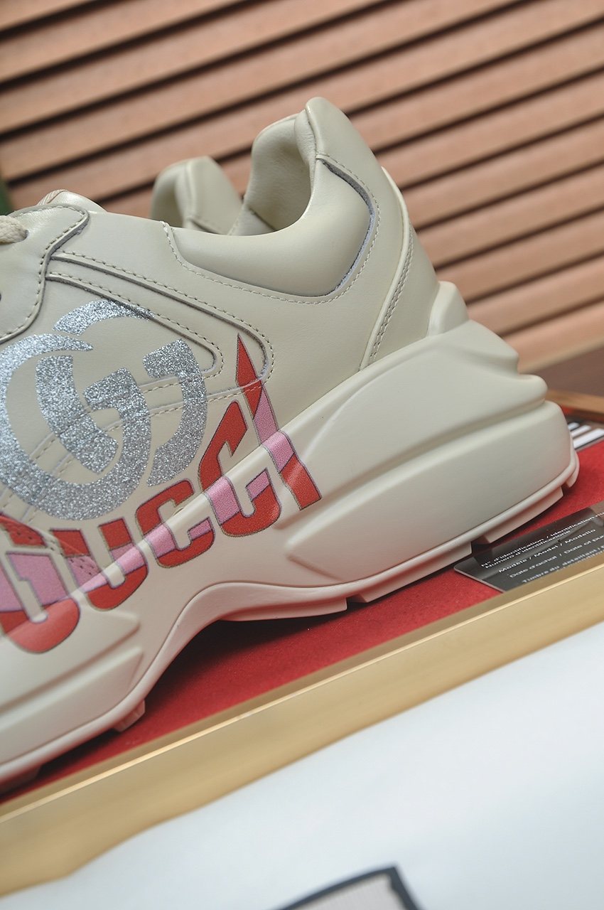 Gucci Off-White Red Accent Sneakers - Padded Collar
