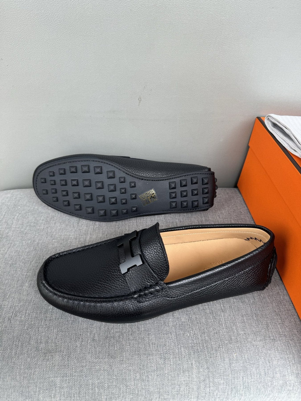 Hermès Men's Black H-Hardware Loafers - Driving-Shoe Sole