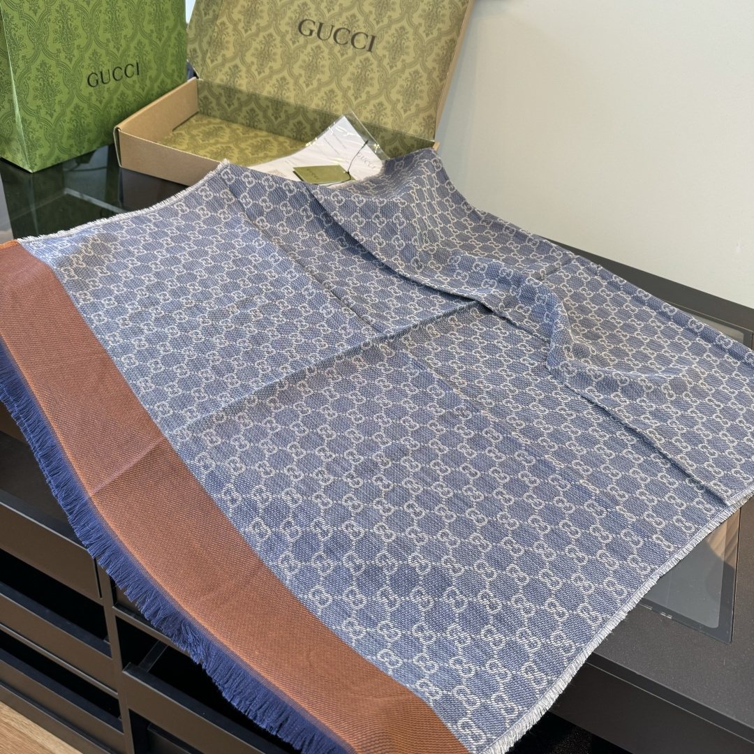 Gucci Blue-Gray Fringed Pattern Scarf
